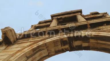 希腊雅典古拱哈德良门上层下景图